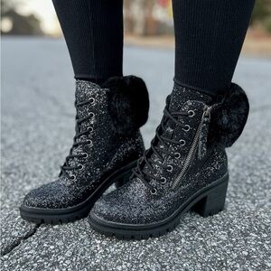 Born to Shine Woman’s Boots.
New in box. Size 6